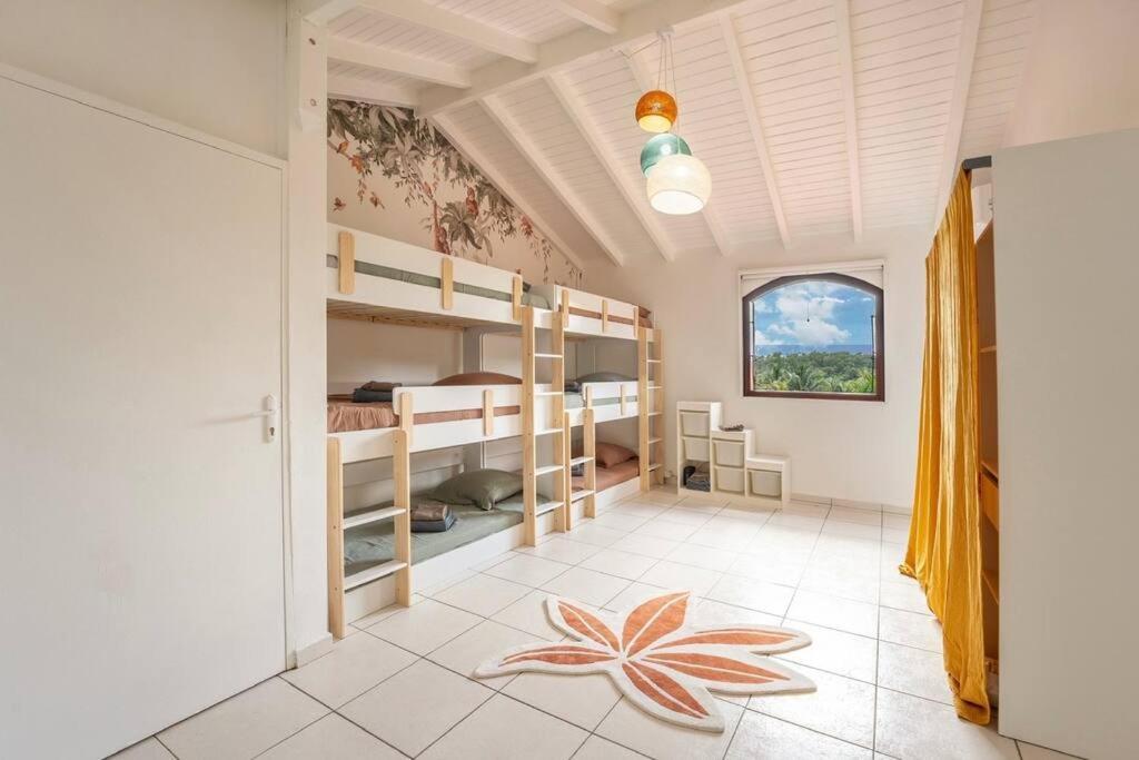 Spacieuse Villa Corossol Avec Piscine Et Jeux Exterieurs Le Gosier  Dış mekan fotoğraf